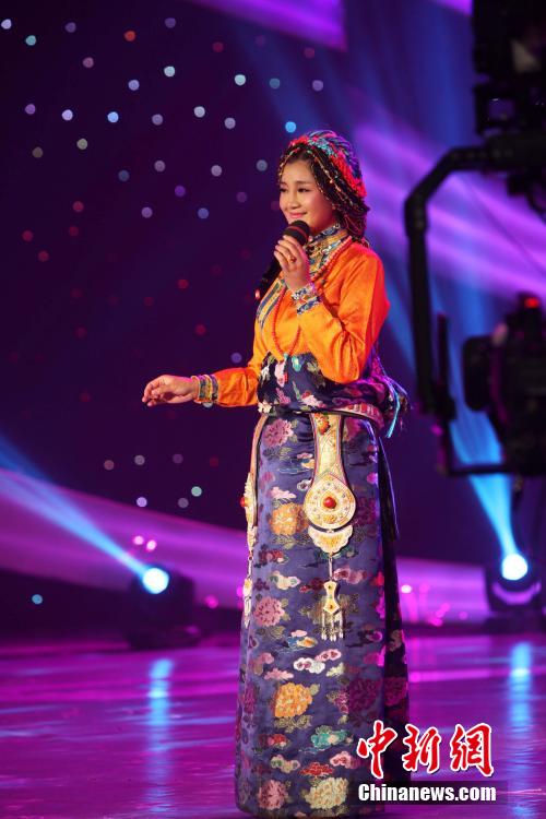 2月8日晚间，由四川康巴藏语卫视与青海玉树电视台共同举办的《和美新年》2015年藏历木羊新年联欢会在康巴卫视录制完成。