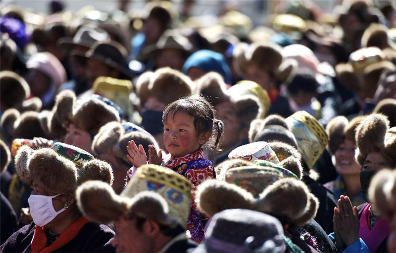 3月26日，西藏堆龙德庆县群众参加庆祝活动。