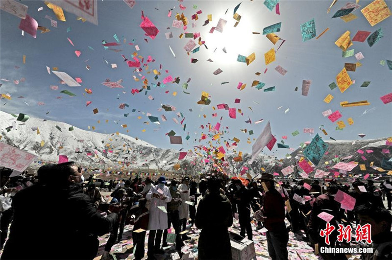 青海玉树藏族民众欢庆“糌粑节”