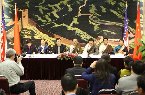 全国人大西藏代表团在华盛顿举行记者会