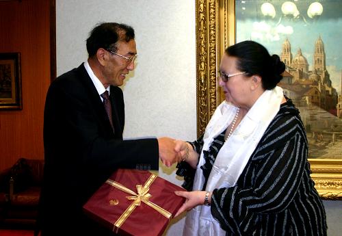 中国全国人大西藏代表团会见澳大利亚新州议会议长