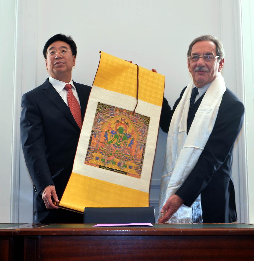 全国人大西藏代表团访问法国 会见了法国国民议会前议长