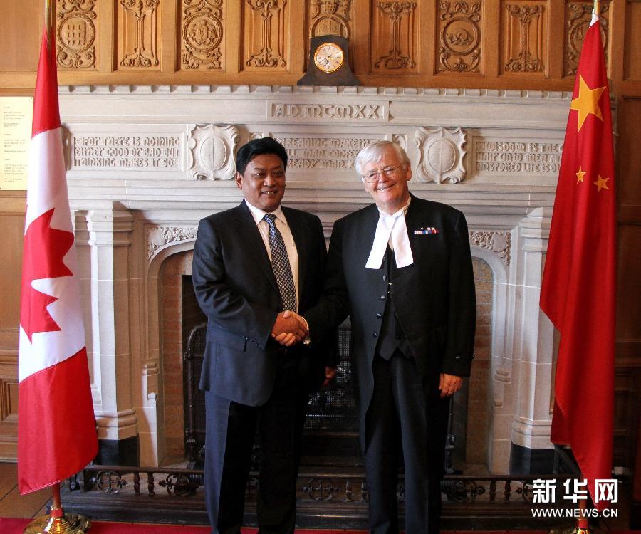 全国人大西藏代表团与加拿大参议长会谈