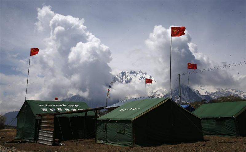 这是西藏日喀则吉隆县乃村的救灾帐篷（5月9日摄）。