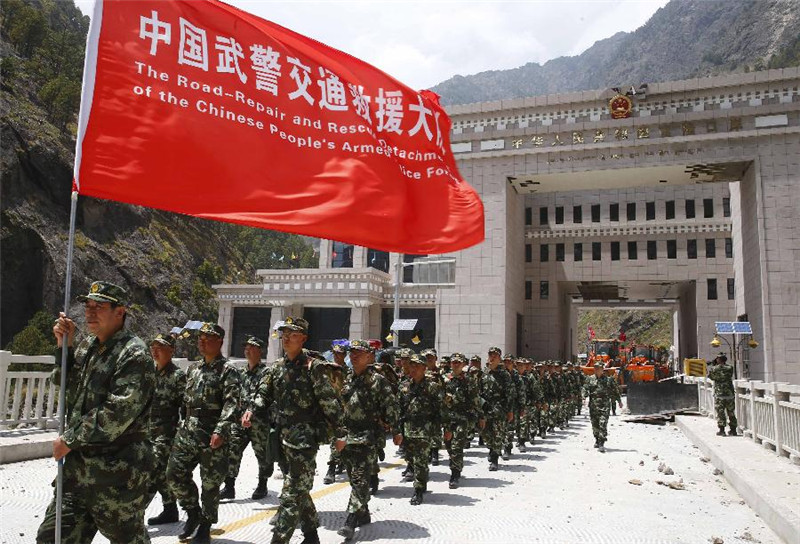 5月11日，中国武警交通救援大队从西藏吉隆口岸出境。