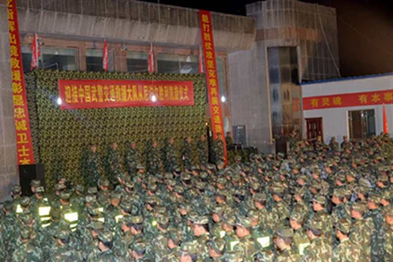  5月24日，中国武警交通救援大队的官兵在樟木口岸举行凯旋仪式。