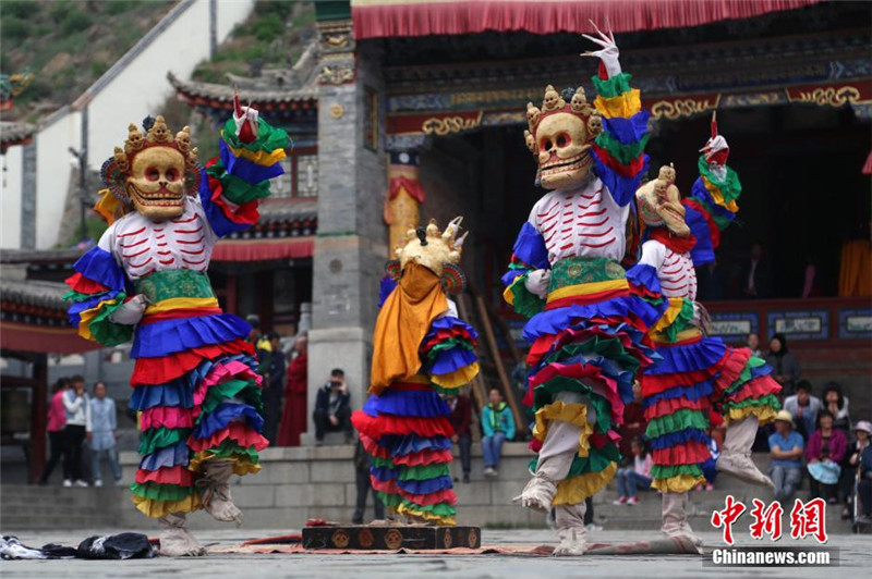 5月31日（藏历萨嘎达瓦月十三日），藏传佛教名刹塔尔寺 “跳欠”祈福众生平安吉祥。