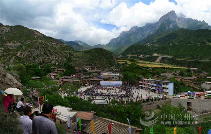 2015年五月初五，舟曲巴藏朝水节在舟曲县巴藏乡尕布村举行。贾笑云 摄