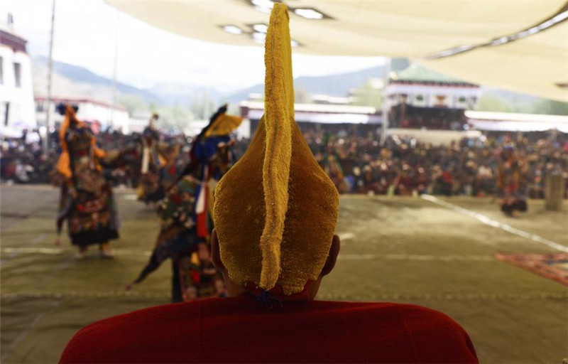 7月2日，桑耶寺僧人在一年一度的“朵堆节”上“跳神”。