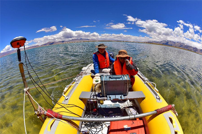 西藏：高原上的湖泊测量