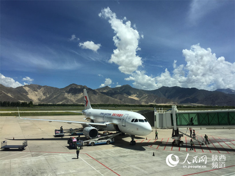 拉萨贡嘎机场海拔3600多米，是世界上海拔最高民用机场  吴超/摄