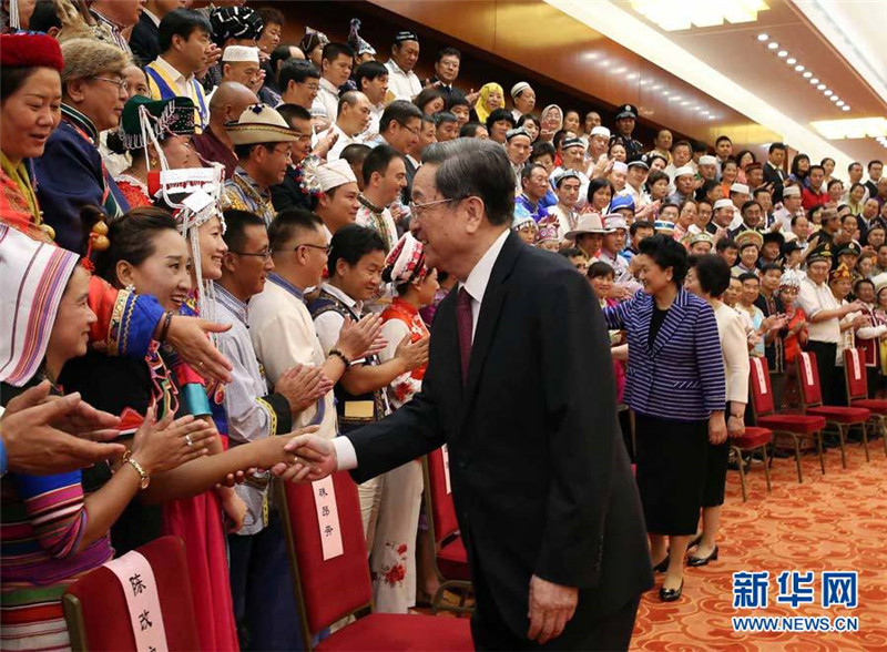 9月2日，中共中央政治局常委、全国政协主席俞正声在北京会见全国少数民族参观团成员。 新华社记者刘卫兵摄