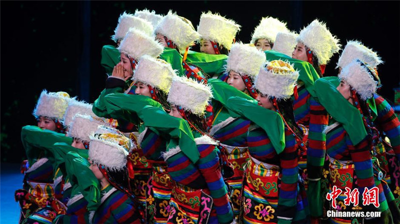 9月7日晚，庆祝西藏自治区成立50周年文艺晚会在拉萨举行。中新社发 盛佳鹏 摄