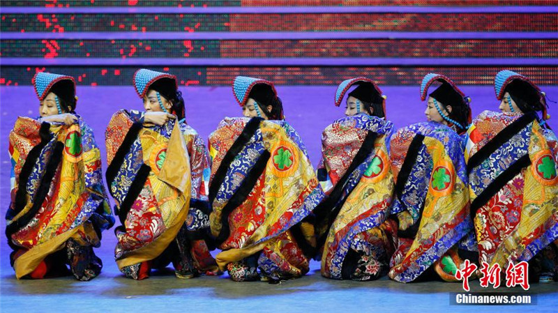 9月7日晚，庆祝西藏自治区成立50周年文艺晚会在拉萨举行。中新社发 盛佳鹏 摄