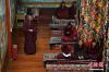 9月23日一大早，云南佛学院迪庆藏传佛教分院的学生们就聚在一起上早课诵经。中新社发 任东 摄