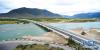 这是雅鲁藏布江谷地的尼洋河大桥与306省道交汇处（9月24日摄）。