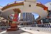 这是西藏昌都独具特色的过街天桥(9月20日摄)。