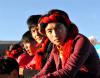 在第二届“藏博会”开幕式前，来自西藏昌都的演员在台下候场准备表演“热巴”舞（9月28日摄）。