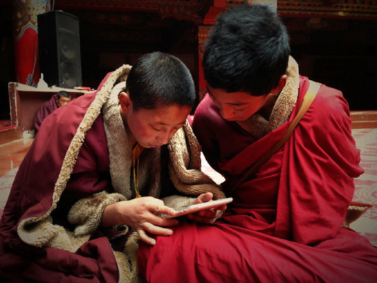藏传佛教僧人谈微信:考验慎独能力 - 西藏要闻
