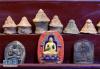 这是西藏擦擦展览馆内展出的泥塑佛像（10月15日摄）。