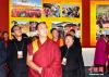 图为班禅在拉萨市会展中心参观“圆梦中国 西藏华章——西藏自治区成立50周年成就展”。 中新社记者 李林 摄