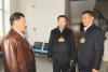 　1月26日下午，来自那曲地区的自治区人大代表旺扎（左一）、赵红阳（中）和拉萨市代表孙宝祥（右一）在驻地畅谈家乡变化。记者 旦增 摄