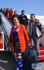 3月2日，出席十二届全国人大四次会议的西藏代表团乘飞机抵达北京。 新华社记者 才扬 摄
