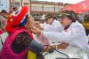 3月12日，武警云南省总队医院医生在香格里拉市坛城广场为群众做医疗检查。（武警云南省总队医院 供图）