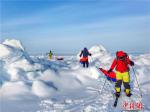 武汉高校登山队徒步至北极点 历时7天翻冰越坎