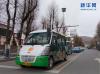 首批公交车正式开上理塘县街道。