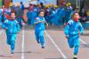 4月29日，三年级学生丹增晋云（中）和同学在60米决赛中。