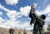 5月26日，在西藏公安边防总队营区，爸爸将小涛涛高高举起。