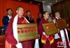 6月2日，受表彰的和谐模范寺庙代表。当日，西藏自治区拉萨市城关区授予仓姑寺等4座寺庙“和谐模范寺庙”荣誉称号，授予次成拉姆等320名僧尼“爱国守法先进僧尼”荣誉称号。中新社记者 李林 摄