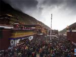 西藏楚布寺举行“立塔钦”宗教仪轨