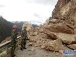 川藏公路发生大面积塌方 致道路中断