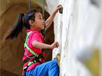 西藏举办高海拔青少年登山夏令营