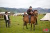 阿扎的小儿子丁波达吉是骑马高手，他不用马鞍就翻上马背。中国网记者 董宁摄影