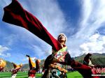 西藏那曲草原上的艺术节