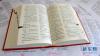 这是《现代藏语词典》和原始修订手稿（8月12日摄）。