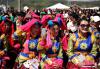 图为“登秋节”上穿着盛装的藏族同胞。 刘忠俊 摄