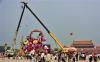9月22日，北京天安门广场正在安装“祝福祖国”中心花坛。
