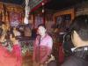 日本新闻代表团在拉萨市当雄县宁中乡曲才村藏民仁青旺姆家进行现场采访 马玉安 摄