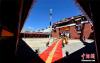 9月10日，班禅前往日喀则市南木林县甘丹热布杰寺礼佛，甘丹热布杰寺是一座藏传佛教格鲁派寺庙。李林 摄
