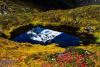 嘎瓦龙天池多彩的秋。新华网西藏频道签约摄影师 扎西洛布 摄