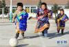 11月24日，在甘肃省天祝县抓喜秀龙乡代乾教学点，7岁的一年级学生贾吉雄（左一）、拉毛东智（右一）和8岁的二年级学生闫尕藏才旦（中）在课间玩足球。
