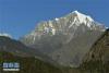 这是日喀则市吉隆县的标志性景观——日吾班巴雪山（12月9日摄）。
