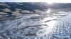 这是12月28日拍摄的青海湖北部封冻场景。