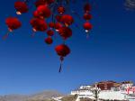 西藏林芝群众欢喜迎新年