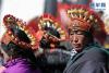 在四川毛儿盖地区的一场盛会上，藏族妇女的头饰十分醒目（2月13日摄）。新华社记者江宏景摄