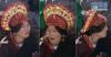 一位毛儿盖地区的藏族妇女的头饰（拼版图片，2月13日摄）。新华社记者江宏景摄